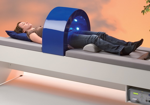 Aparatul si pozitia pacientului in timpul tratamentului MBST pentru osteoartrita