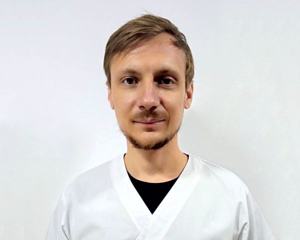 Dr. Iulian Slavu Dr. Iulian Slavu