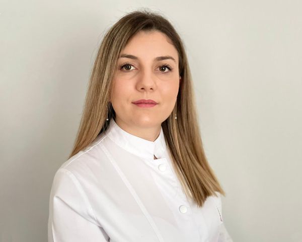 Dr. Mihaela Ciobotar Dr. Mihaela Ciobotar